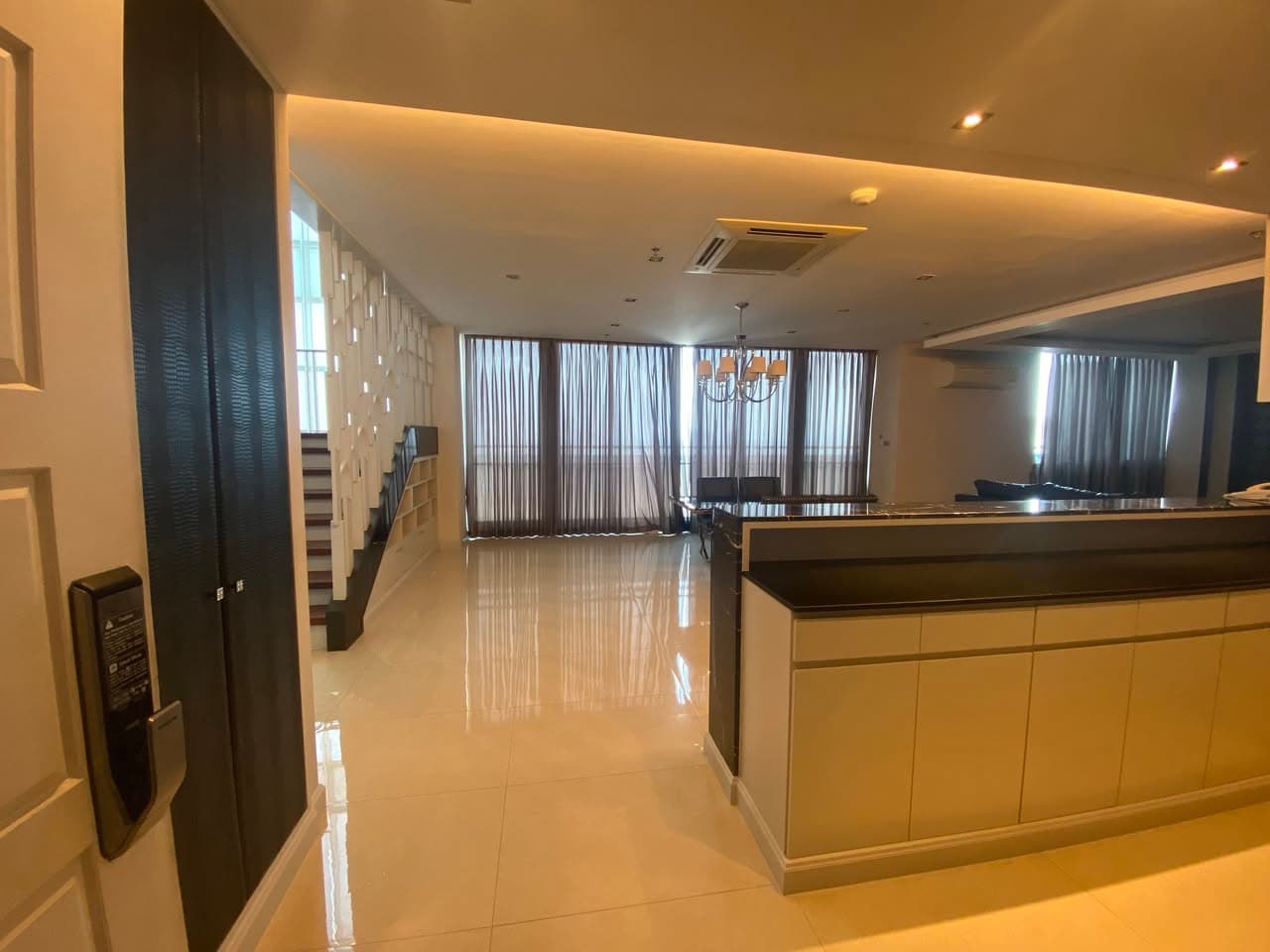 The Four Wings Residence Srinakarin · Top-Floor 2-Storey Duplex Penthouse with 3 Bedrooms, 4 Bathrooms and 300+ sqm of Space Near Airport Rail Link Hua Mak