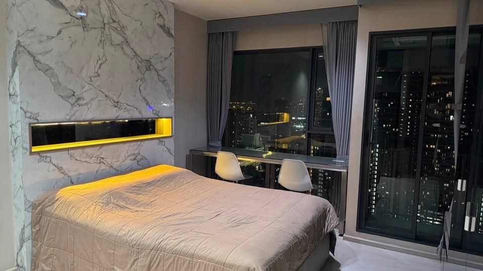 Rhythm Asoke · สตูดิโอ 22.5 ตร.ม. ชั้น 35 วิวเมืองโล่ง เฟอร์และเครื่องใช้ไฟฟ้าครบ