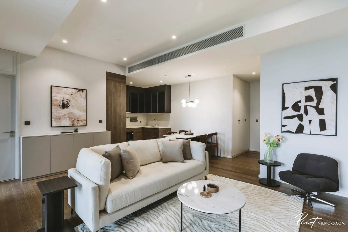 Muniq Langsuan · Owner-posted Muniq Langsuan rental explicitly welcoming agents with 100% commission. Two-bedroom, one-bathroom home, 78.2 sqm on floor 8, fully furnished at THB 105,000/month; the guest room includes a convenient Murphy bed for home-office use.