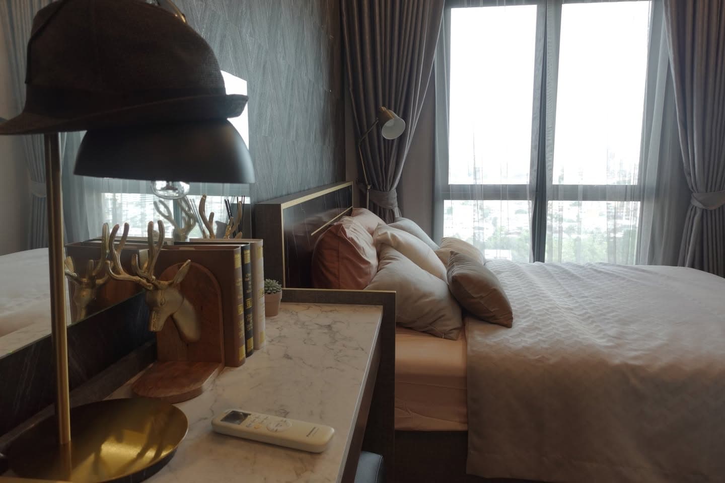 The Rich Sathorn-Taksin · Direct-owner sale at The Rich Sathorn-Taksin, explicitly welcoming agents. Well-maintained 39.59 sqm one-bedroom, one-bathroom home, ready to move in, asking THB 3.4 million.