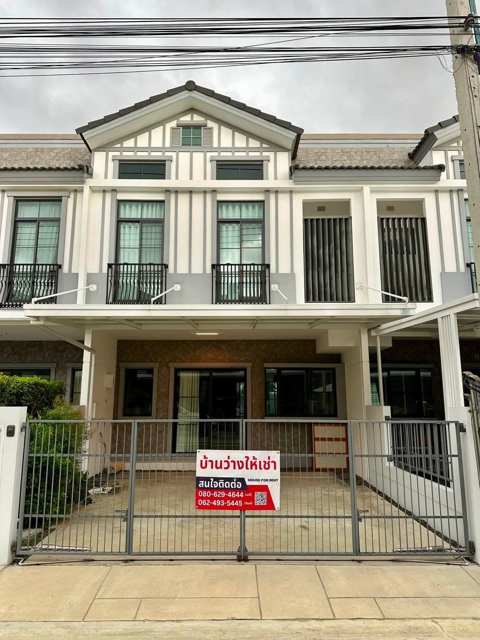 Wittayu Complex · Owner-posted Wittayu Complex rental explicitly welcoming agents. Fully furnished 81 sqm two-bedroom, two-bathroom home on floor 14, around 800 metres from BTS Ploen Chit, THB 35,000/month.