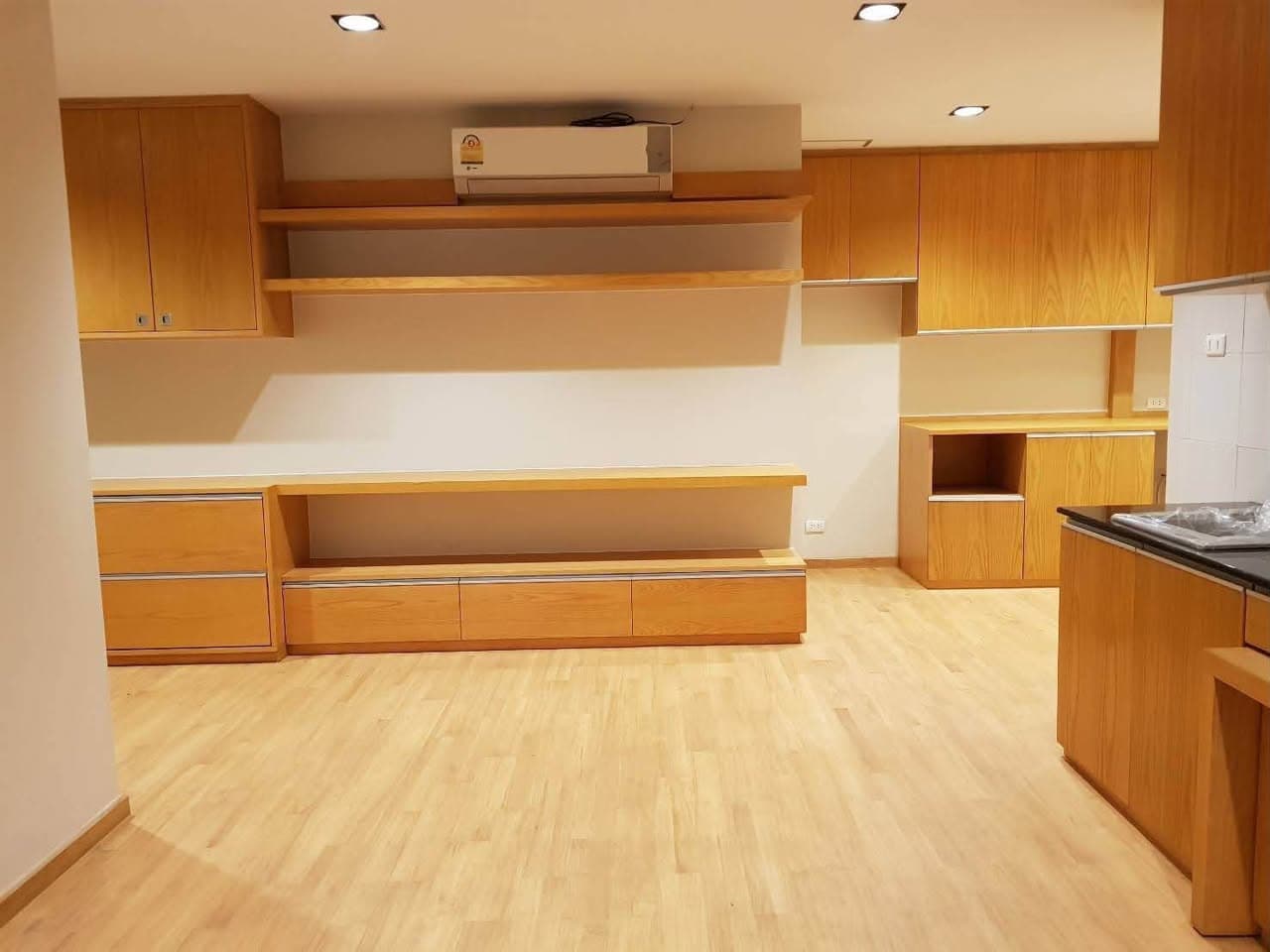 Chamchuri Residence · Owner-posted Chamchuri Residence rental explicitly welcoming agents. Fully furnished 100 sqm two-bedroom, two-bathroom home on floor 12, ready to move in. Rent is THB 55,000/month near MRT Sam Yan, Chulalongkorn University and Samyan Mitrtown.