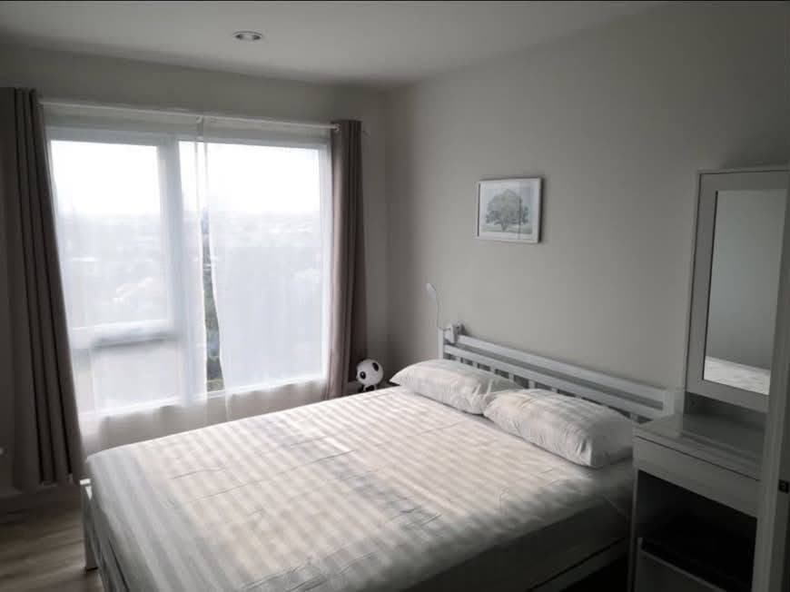 XT Huai Khwang · Corner one-bedroom, one-bathroom condo, 30 sqm on floor 29 in Building A, fully furni...