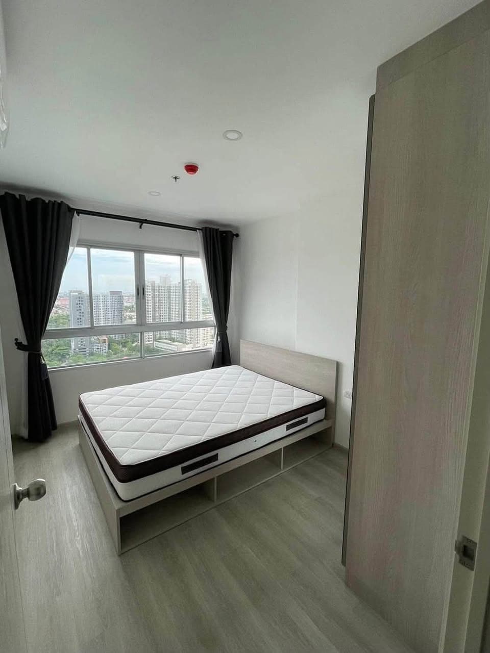 Elio Sathorn–Wutthakat · และห้อง 1 ห้องนอน 1 ห้องน้ำ ขนาด 33 ตร.ม. ชั้น 23 อาคาร B วิวเมือง เฟอร์นิเจอร์ครบ คร... - รูปที่ 1