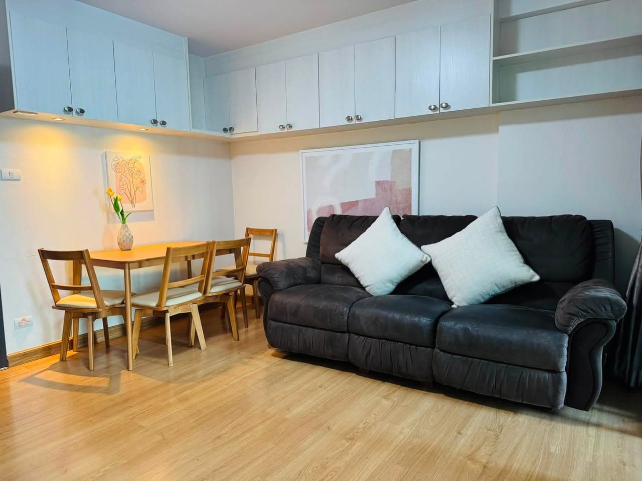 Supalai City Resort Bearing Station–Sukhumvit 105 · ห้อง 2 ห้องนอน 2 ห้องน้ำ ขนาด 57.5 ตร.ม. ชั้น 4 วิวสระว่ายน้ำ ตกแต่งสวย เฟอร์นิเจอร์แ... - รูปที่ 1