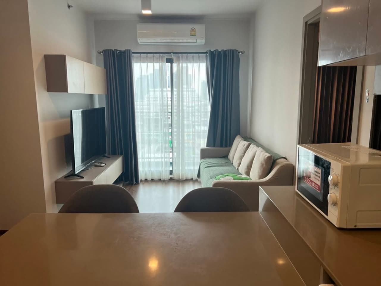 Ideo Sukhumvit 93 · Tin chính chủ xác nhận hoan nghênh agent. Ideo Sukhumvit 93, căn 2 phòng ngủ 2 phòng tắm 52 m² tầng 8, đầy đủ nội thất và 1 chỗ đậu xe, chỉ cách BTS Bang Chak 20 m. Giá thuê 28.000 baht/tháng