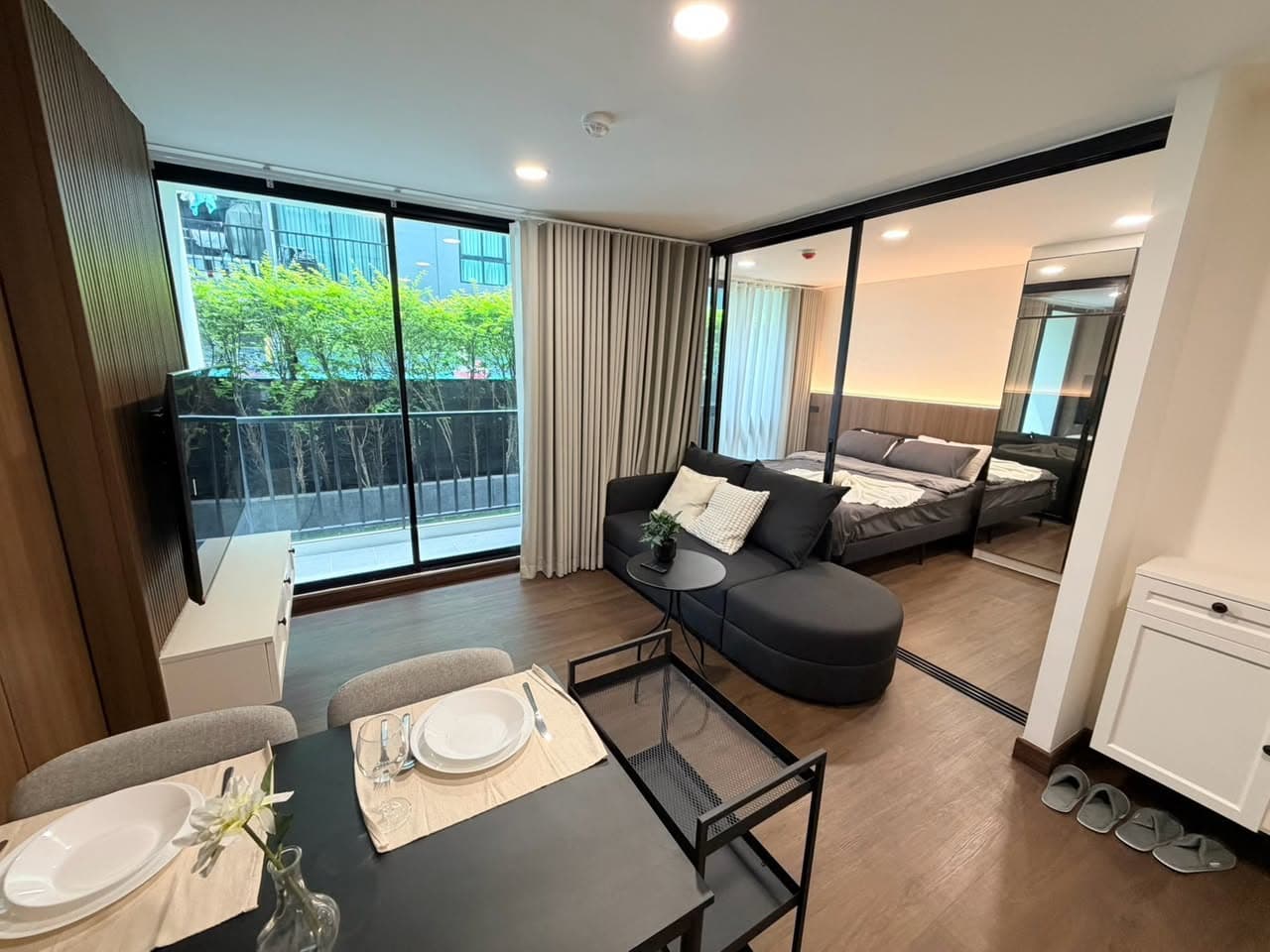Notting Hill The Exclusive CharoenKrung · 业主直发并明确欢迎Agent：Notting Hill The Exclusive CharoenKrung，全新翻修30平方米一居室2层，家具家电全新，月租17,000泰铢，距Asiatique约200米