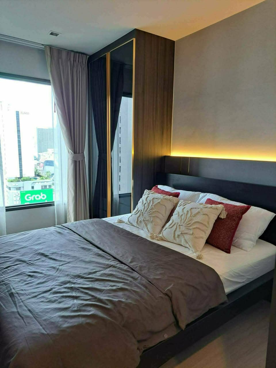 Life Asoke Rama 9 · Chính chủ đăng và xác nhận chào đón agent: studio 28 m² tầng 22 tòa A, thiết kế built...